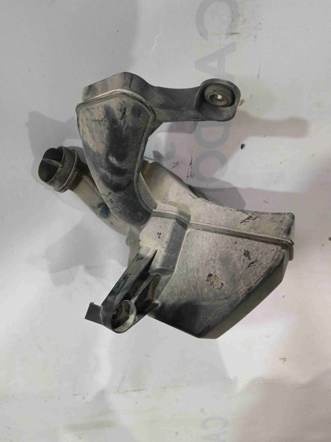 Корпус нижний воздушного фильтра Ford Focus 2006