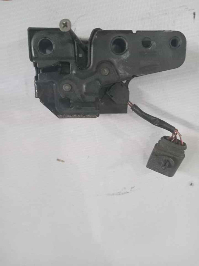 Kapot zamoku Volkswagen Touareg 2006