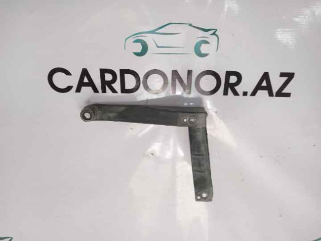 Arxa bamper tutucu Sol Volkswagen Touareg 2006