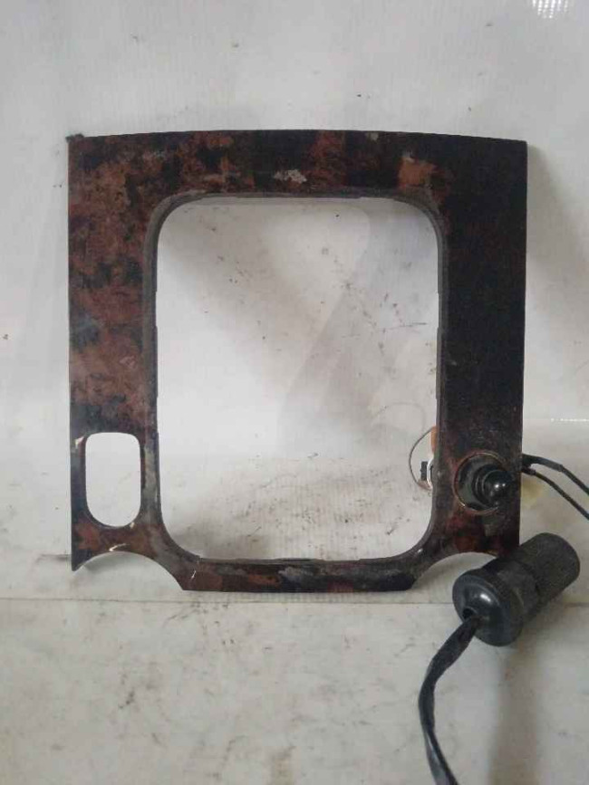 Moldinq (mebel) konsol Volkswagen Touareg 2006