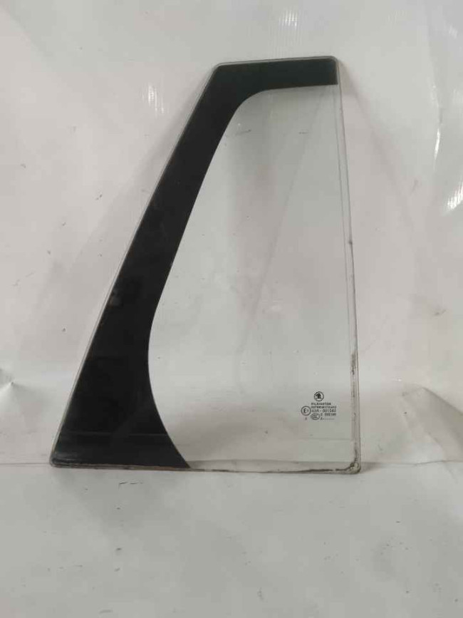 Şüşə (форточка) Skoda Fabia 2011