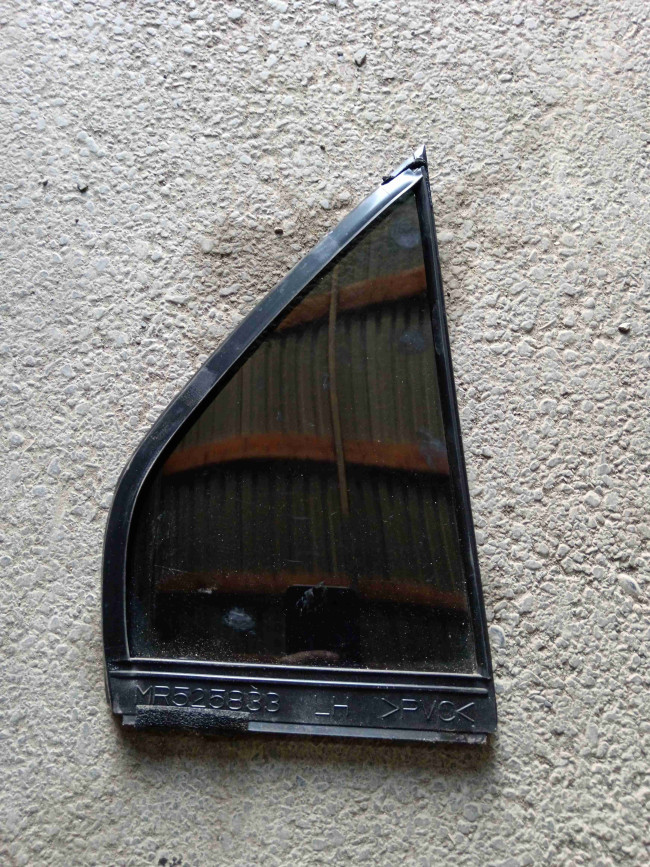 Şüşə (Стекло двери задней левой) Mitsubishi Lancer 2006
