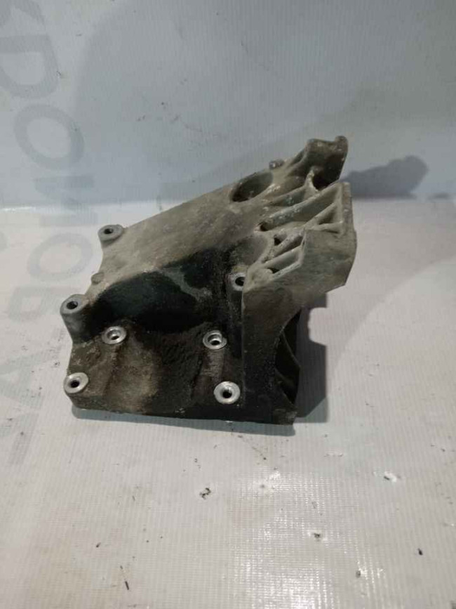 Kronşteyn (Кронштейн) Ford Focus 2005