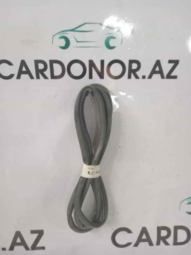 Qapı rezinlər Sağ Arxa (уплотнитель двери) Volkswagen Touareg 2006