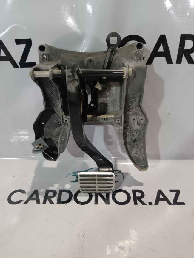 Pedal əyləc (педаль тормоза) Volkswagen Touareg 2006
