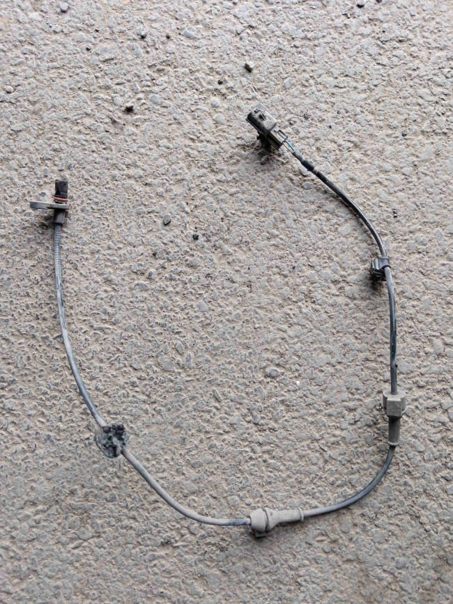 Sensor (датчик ABS задний) Suzuki Swift 2011