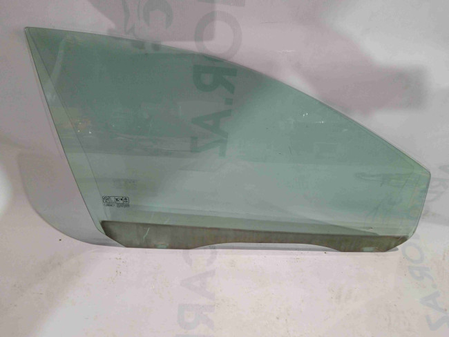 Sağ ön qapı şüşəsi(Стекло двери) Ford Focus 2005