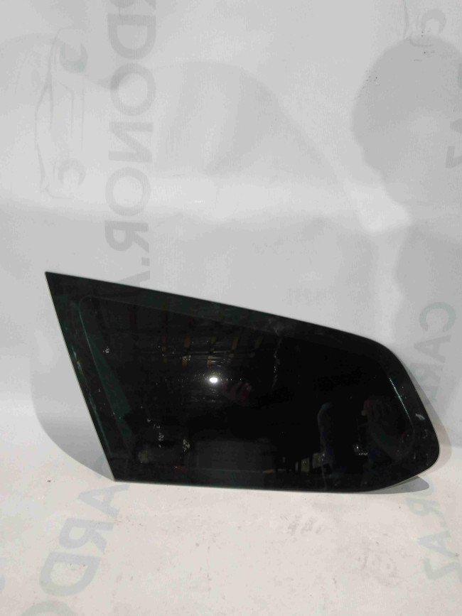 Sol arxa şüşə(Стекло кузова глухое) Ford Focus 2005