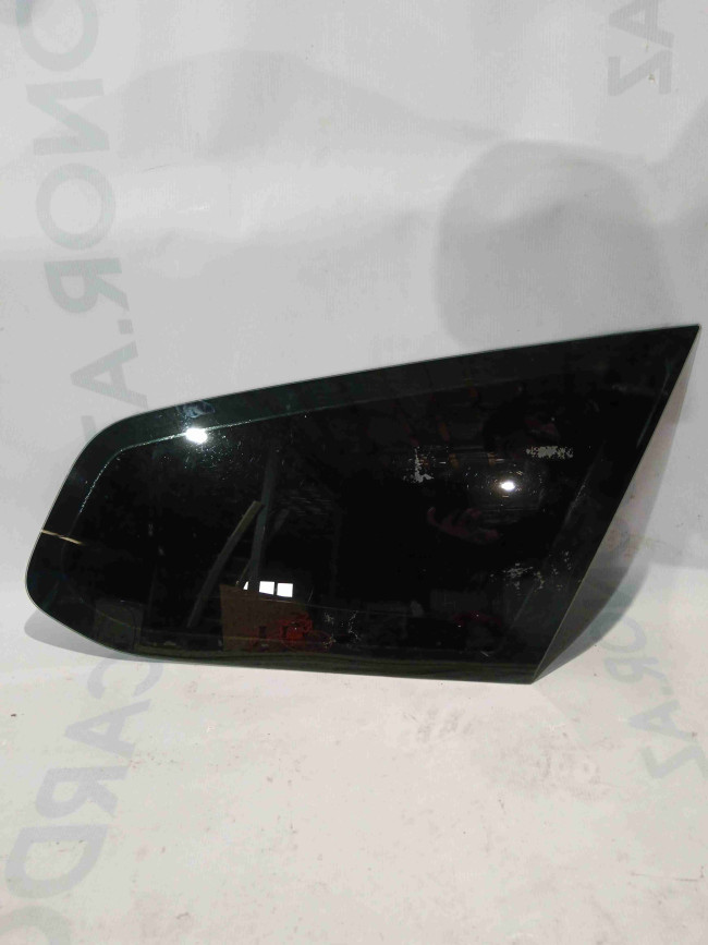 Sağ Arxa şüşə(Стекло кузова глухое) Ford Focus 2005