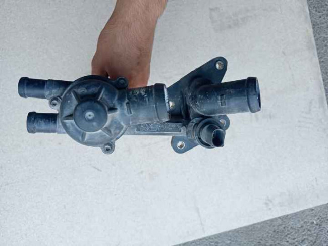 Termostat korpusu(Корпус термостата) Skoda Fabia 2008
