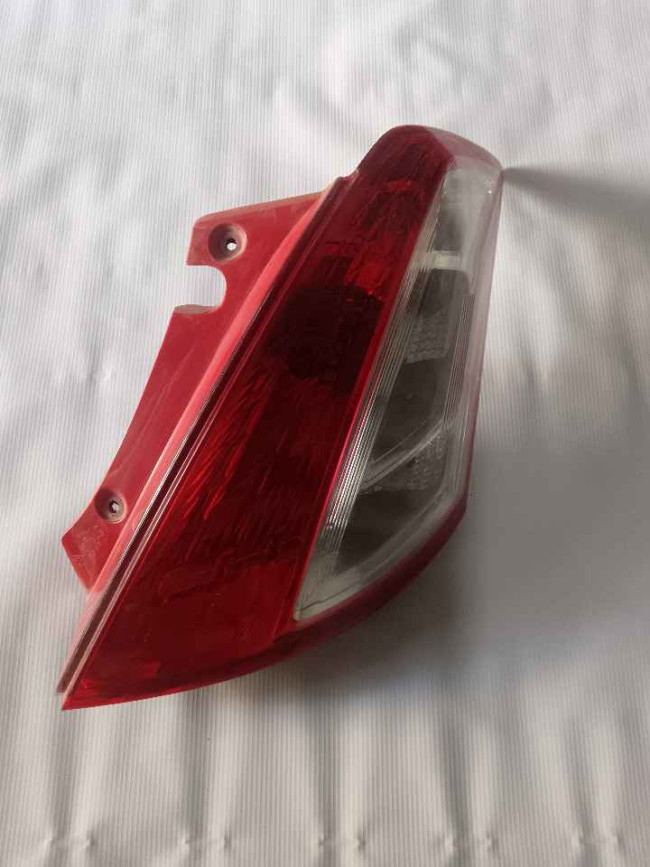 Fonar Sağ (фонарь задний правый) Suzuki Swift 2010