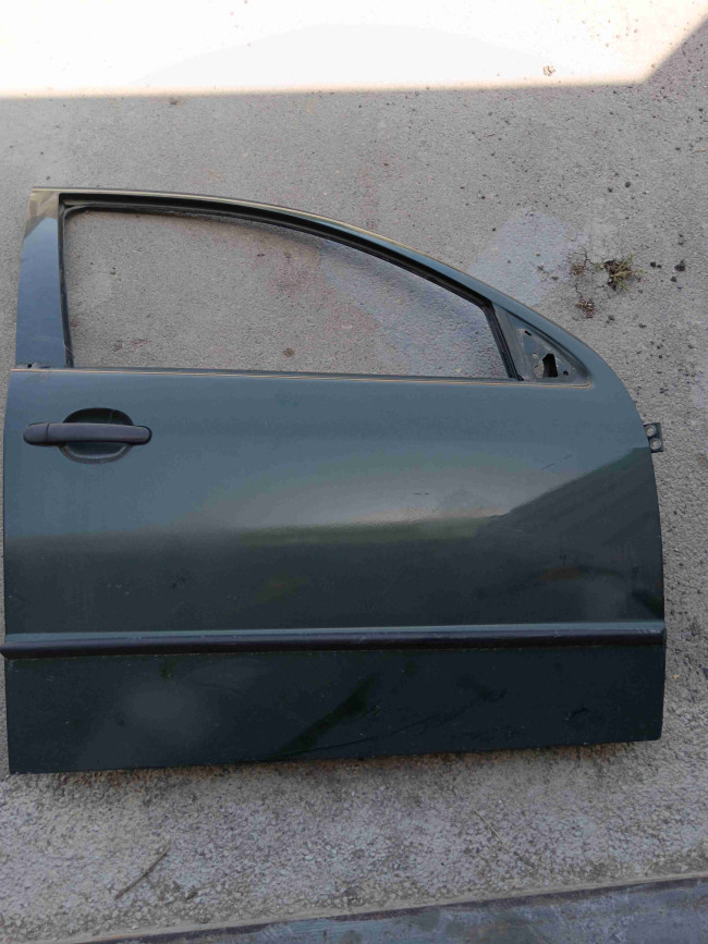 Qapı (Дверь передняя правая) Skoda Fabia 2000