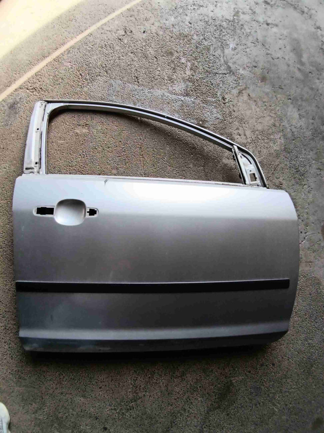 Qapı (Дверь передняя правая) Ford Focus 2006