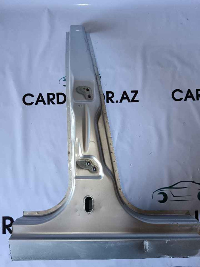 Stoyka orta (Стойка кузова средняя правая) Ford Focus 2006