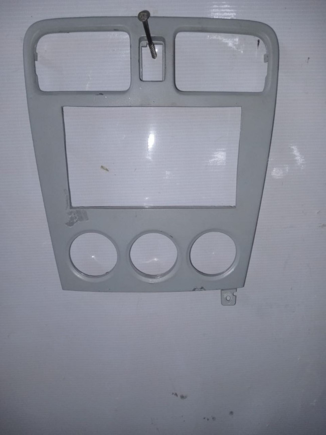 Dekorativ plastik (оправа магнитолы) Subaru Forester 2007